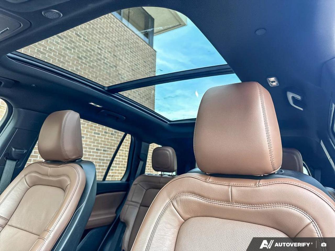 2023 Lincoln Aviator Reserve   200A   LTHR   HTD STEER WHEEL Photo