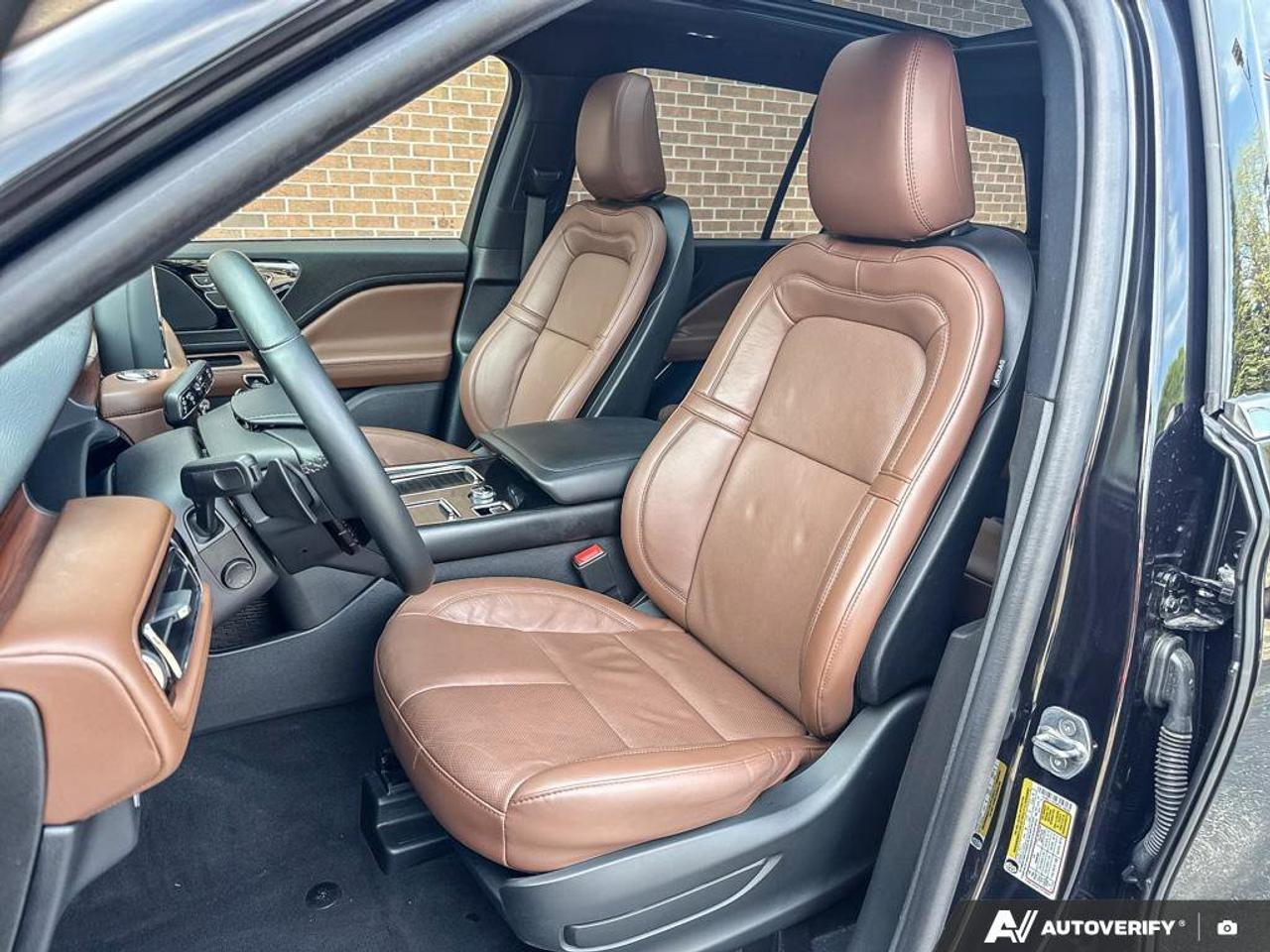 2023 Lincoln Aviator Reserve   200A   LTHR   HTD STEER WHEEL Photo