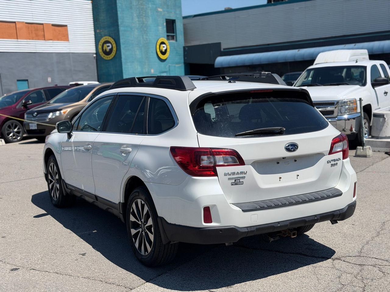 2017 Subaru Outback LIMITED Photo