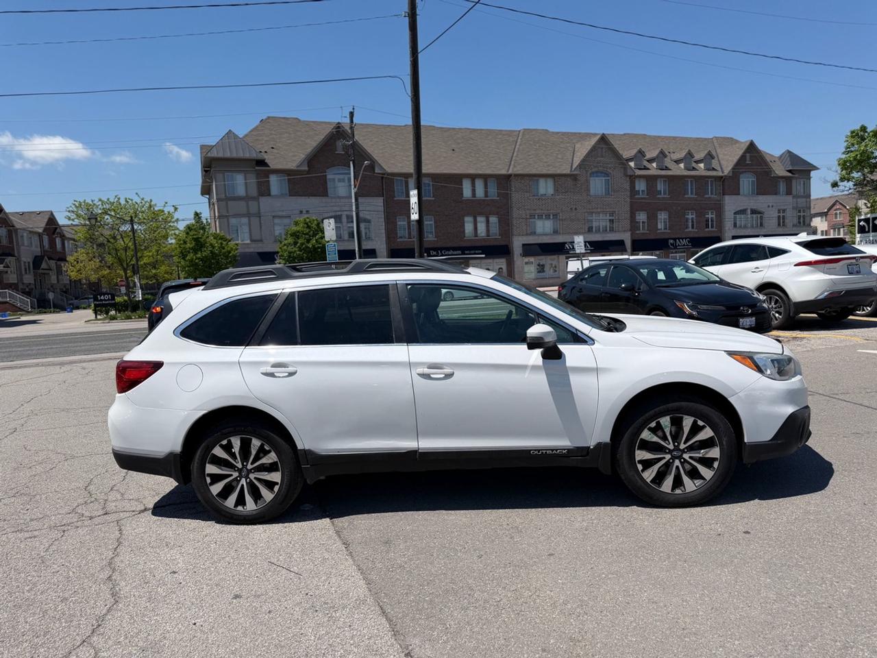 2017 Subaru Outback LIMITED Photo