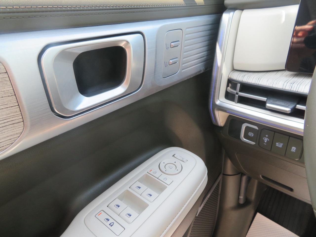 2024 Hyundai Santa Fe Ultimate Calligraphy AWD w/Beige Interior Photo