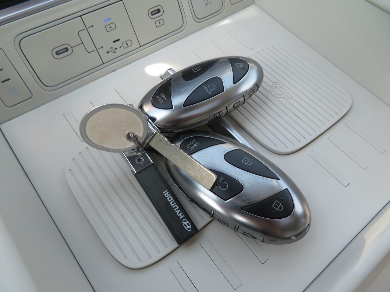 2024 Hyundai Santa Fe Ultimate Calligraphy AWD w/Beige Interior Photo