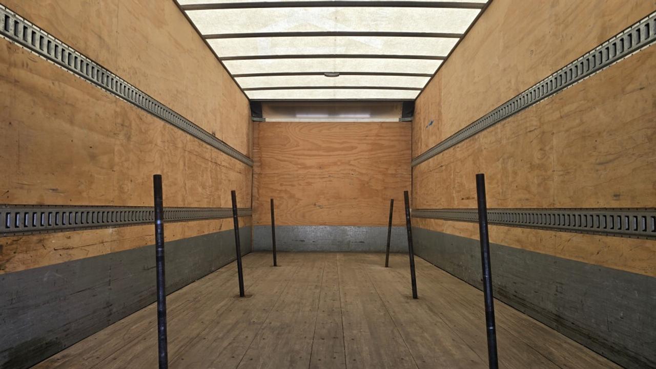 2020 Isuzu NRR NRR - 22Ft x 102Wx92H Box - Lift Gate - Diesel Photo