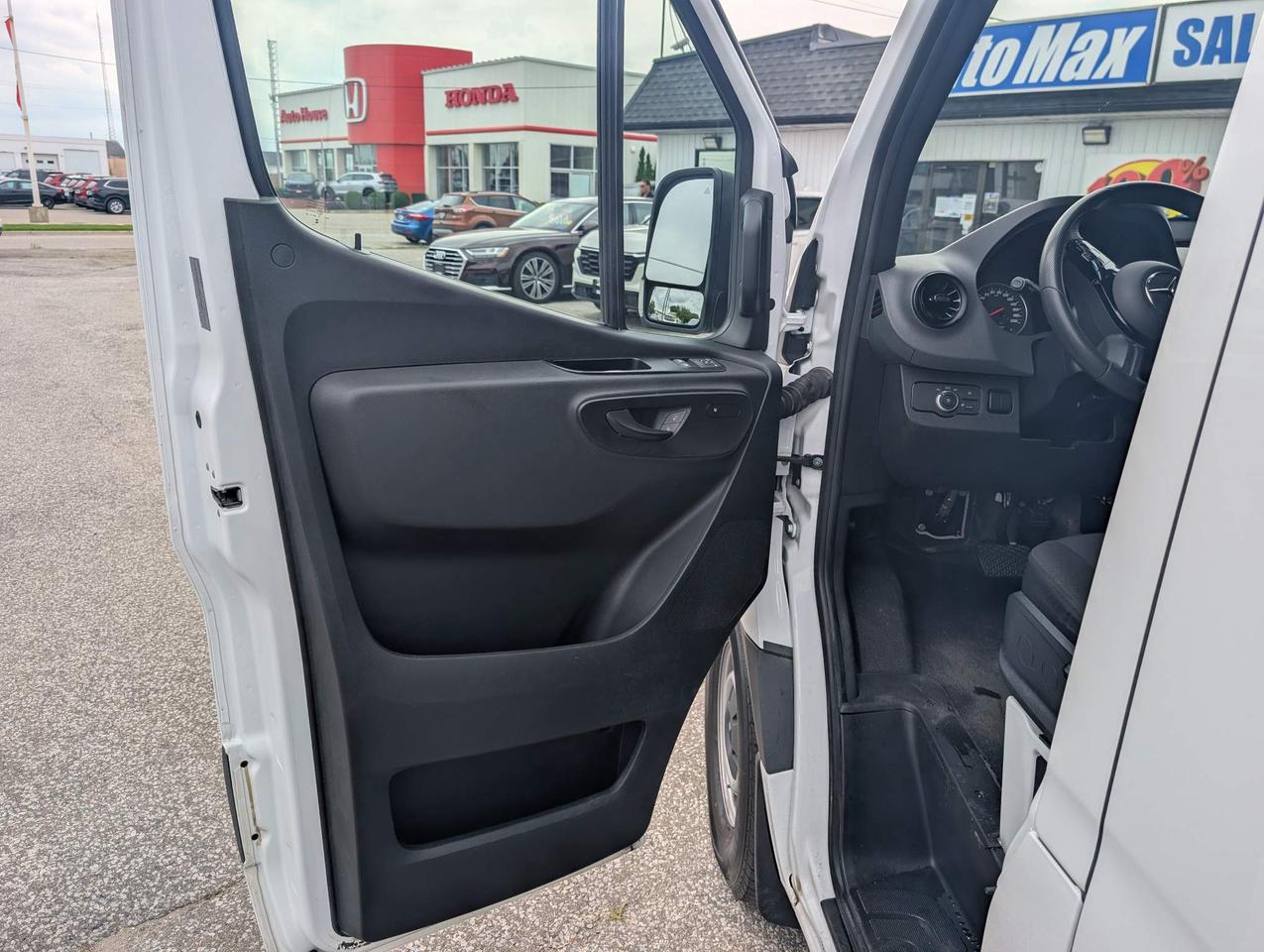 2025 Mercedes-Benz Sprinter 2500 High Roof 4-Cyl Diesel Sprinter 2500 Cargo Van 170 in. WB Rear-Wheel Drive Photo