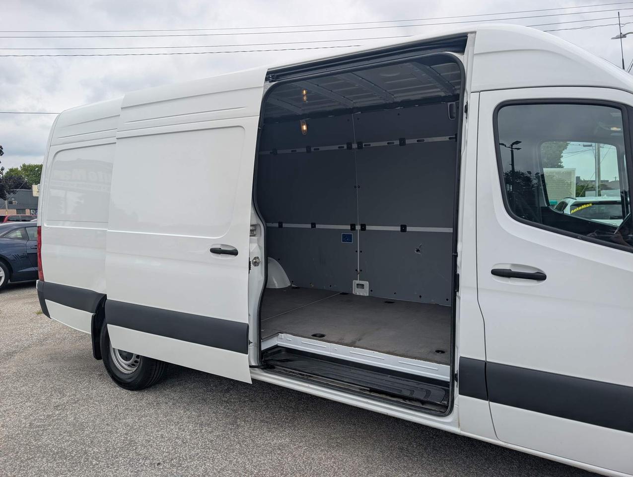 2025 Mercedes-Benz Sprinter 2500 High Roof 4-Cyl Diesel Sprinter 2500 Cargo Van 170 in. WB Rear-Wheel Drive Photo