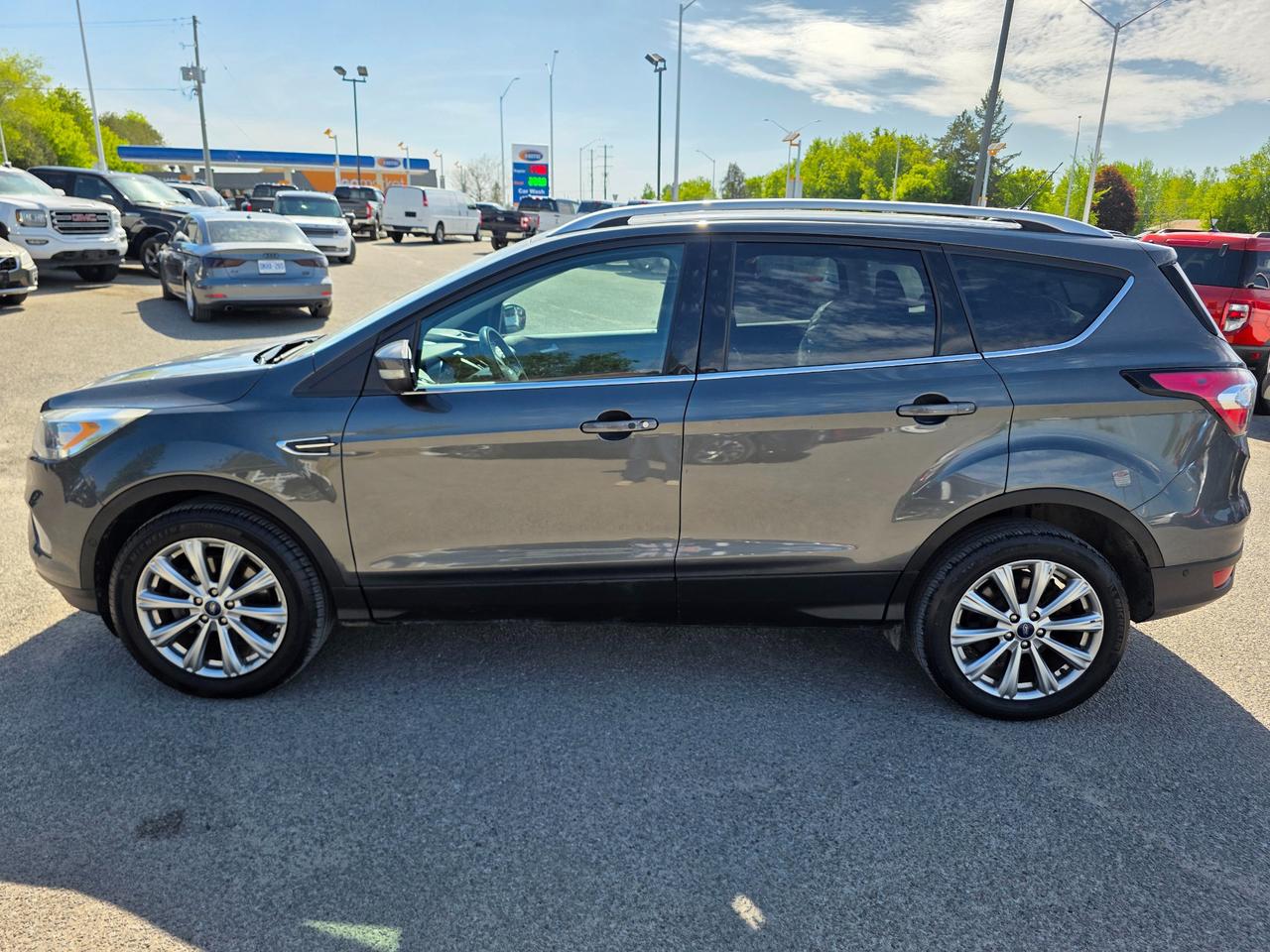 2018 Ford Escape Titanium 4dr 4x4 Photo3