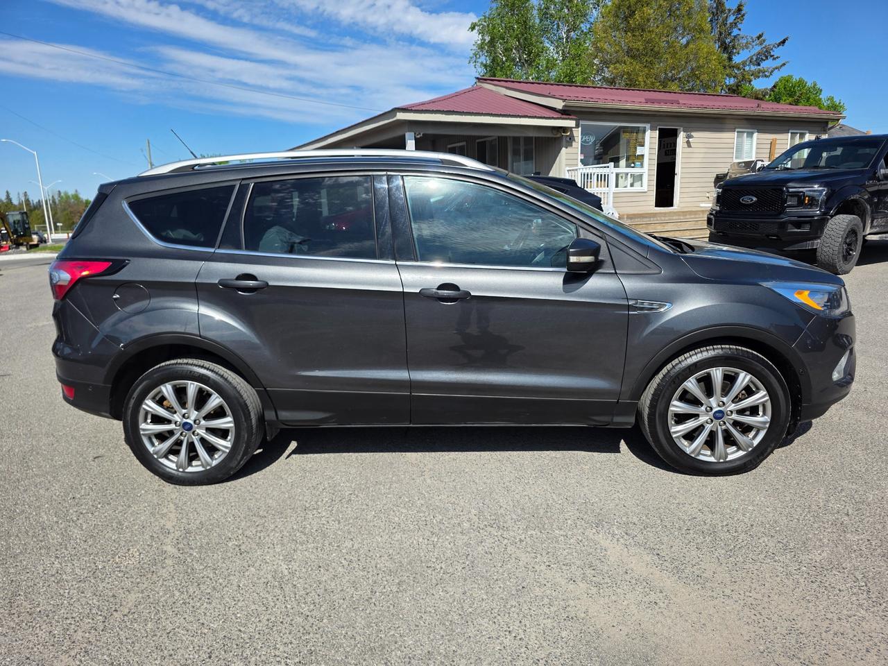 2018 Ford Escape Titanium 4dr 4x4 Photo4
