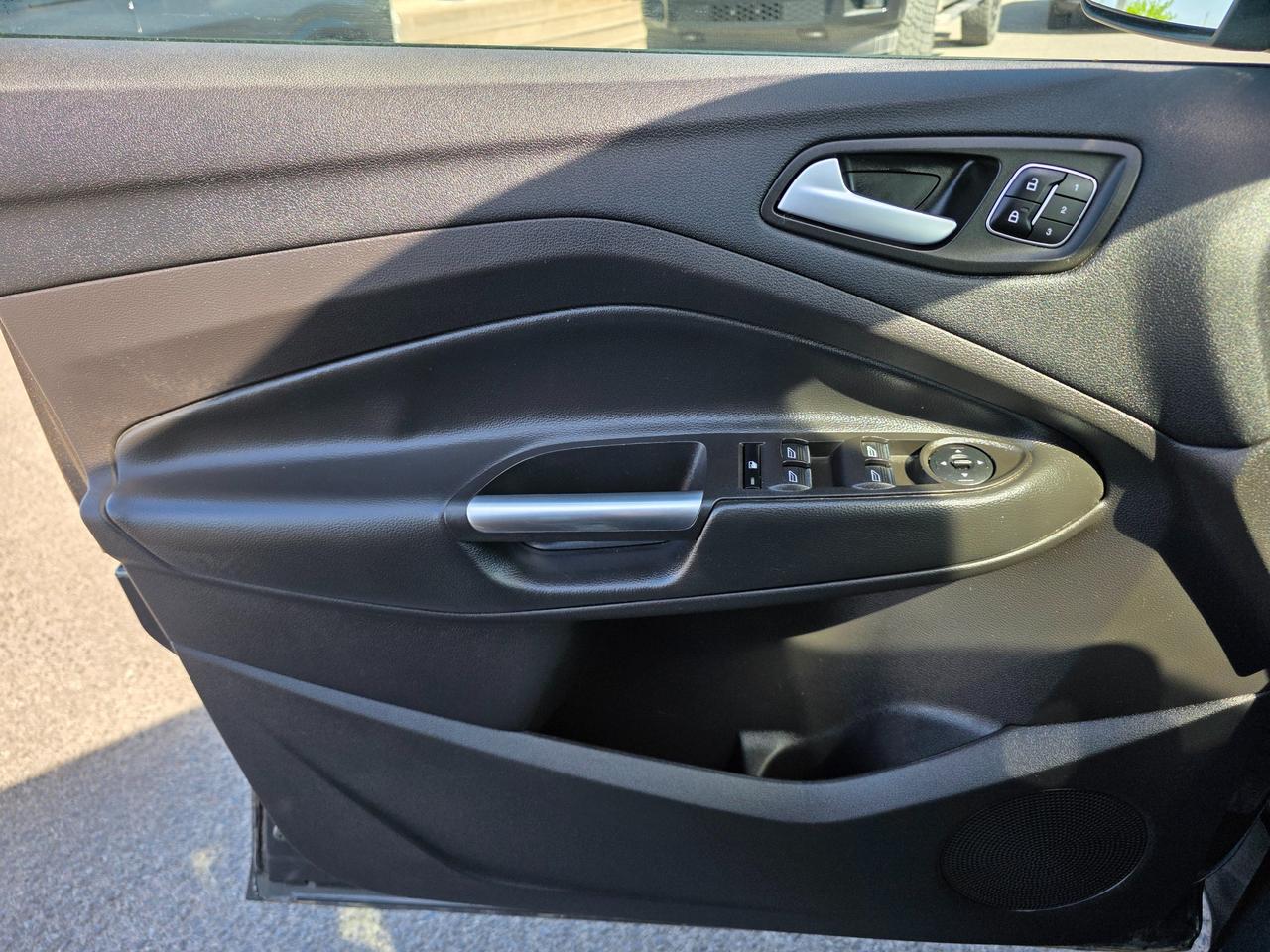 2018 Ford Escape Titanium 4dr 4x4 Photo