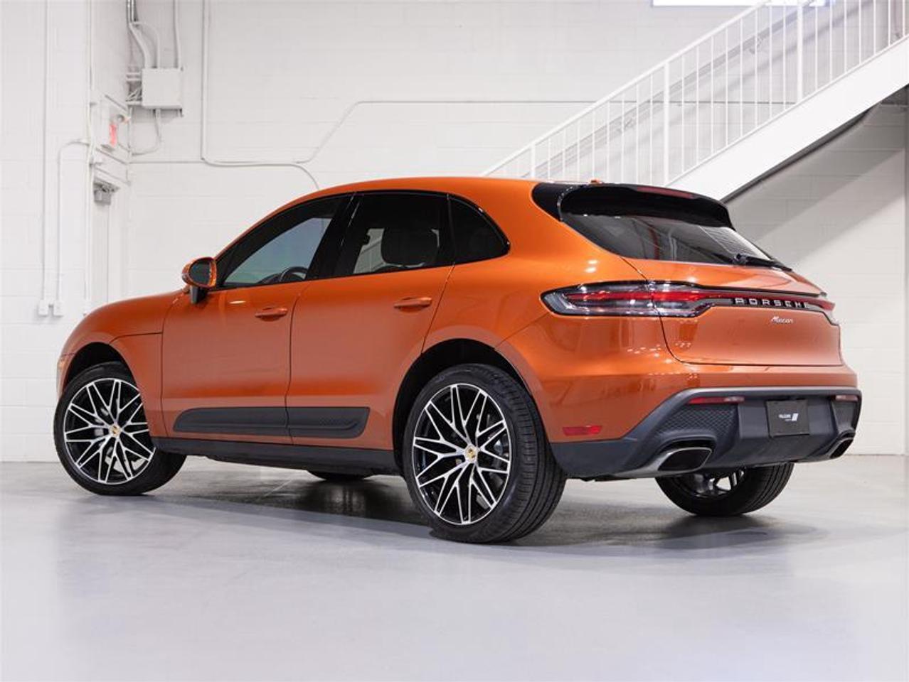 2023 Porsche Macan  Photo2