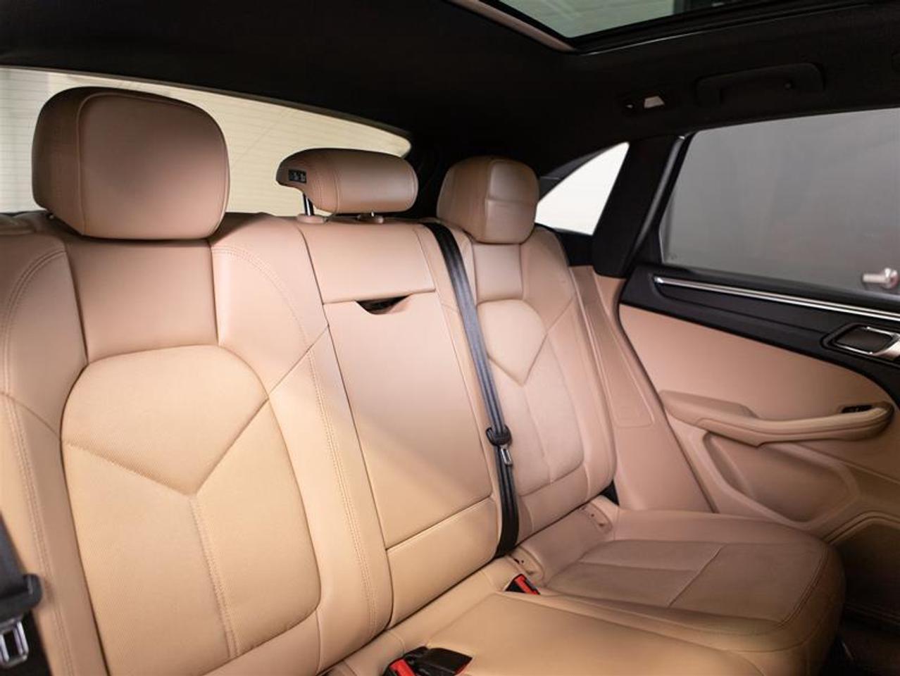 2023 Porsche Macan  Photo