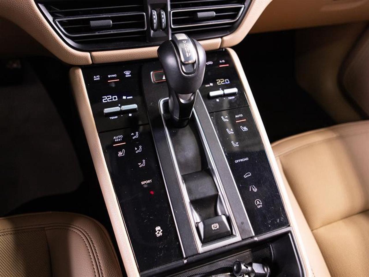 2023 Porsche Macan  Photo