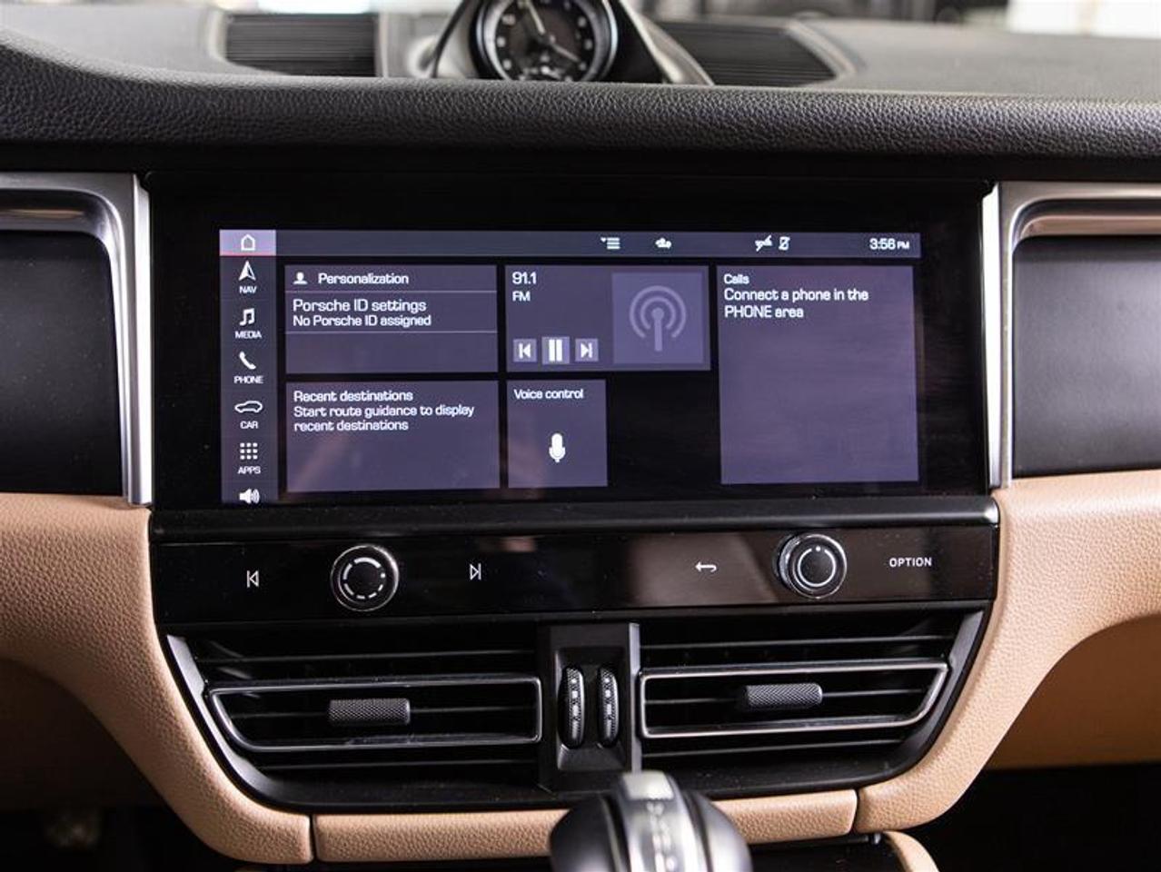 2023 Porsche Macan  Photo