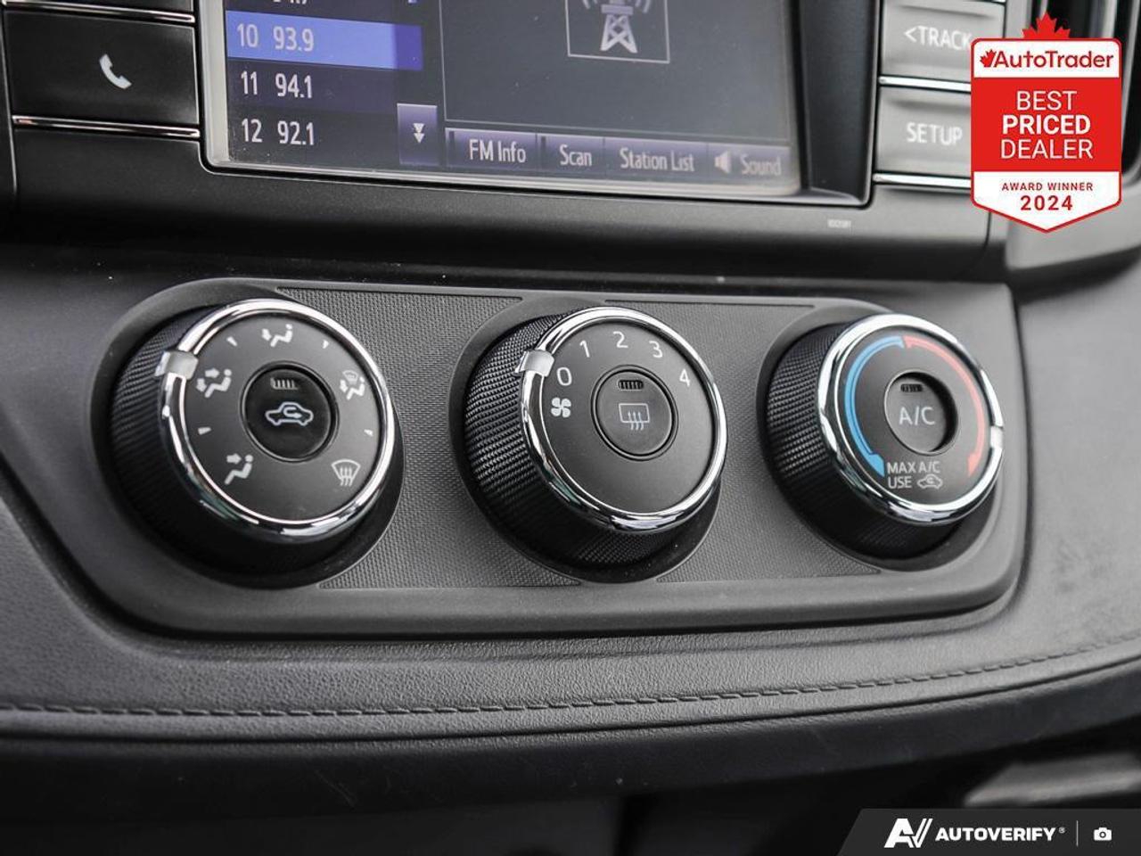 2017 Toyota RAV4 LE 4dr Front-wheel Drive Photo