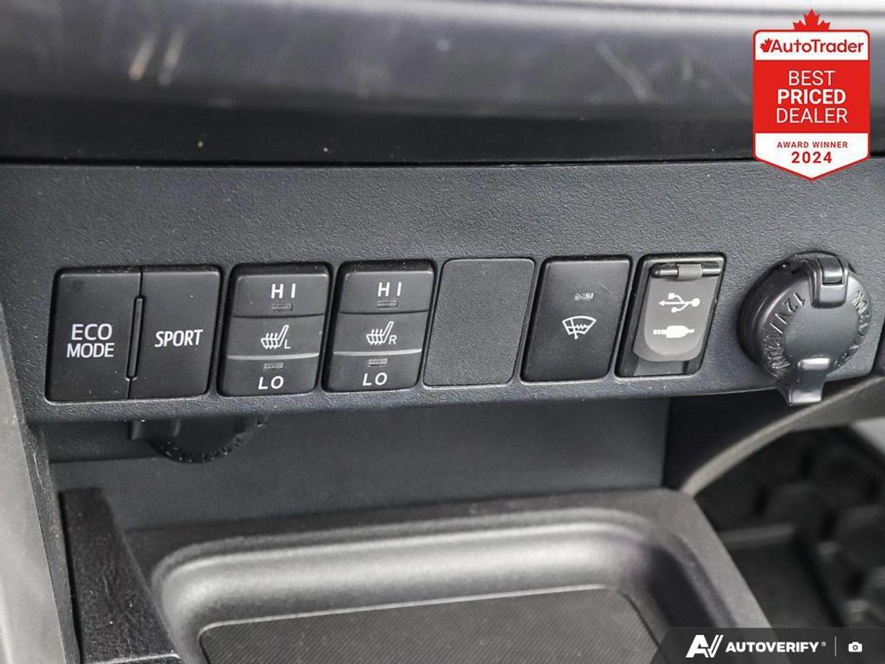 2017 Toyota RAV4 LE 4dr Front-wheel Drive Photo