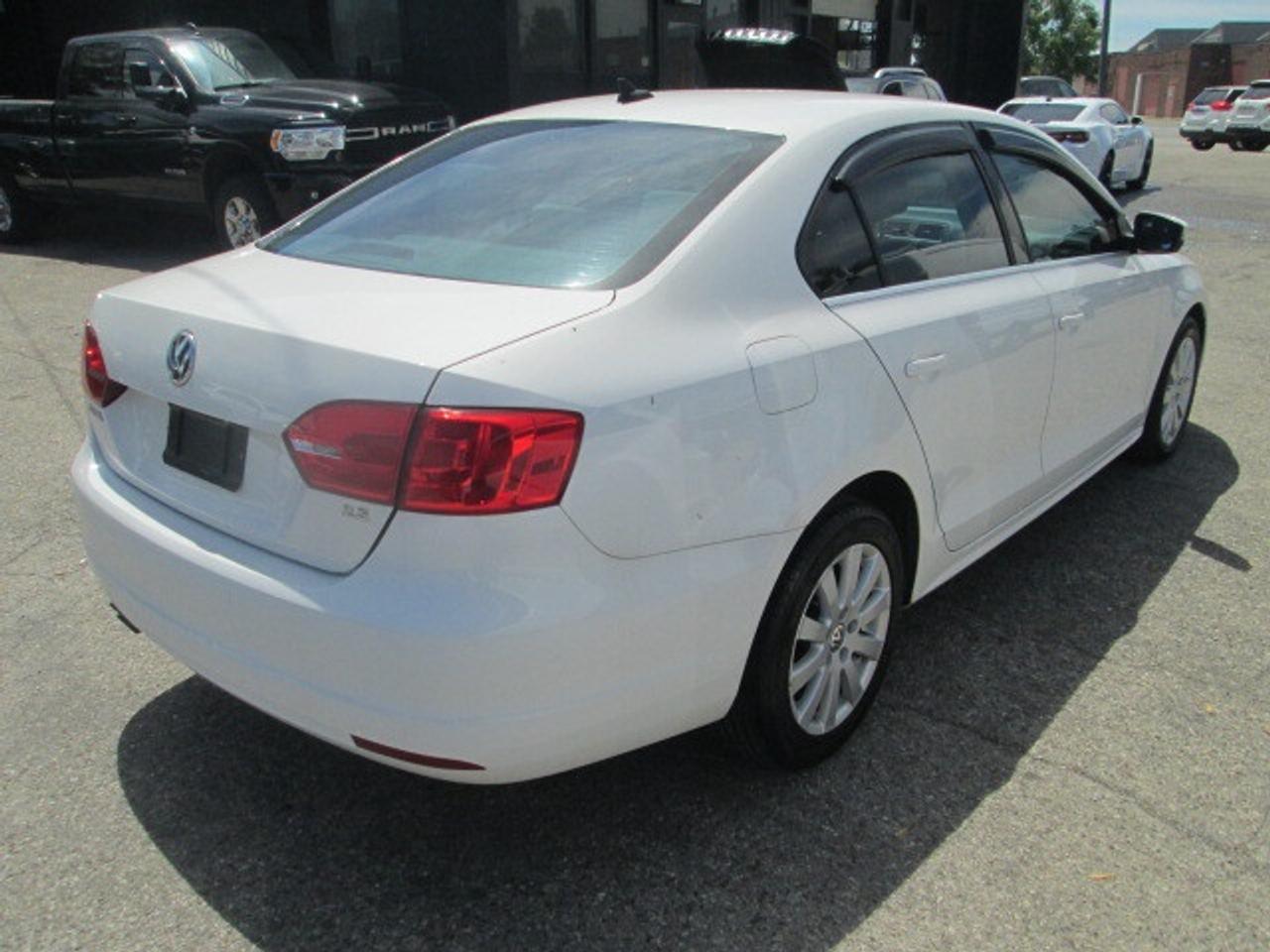 2012 Volkswagen Jetta Sedan 4dr 2.5L Auto Highline, Leather, Sunroof Photo