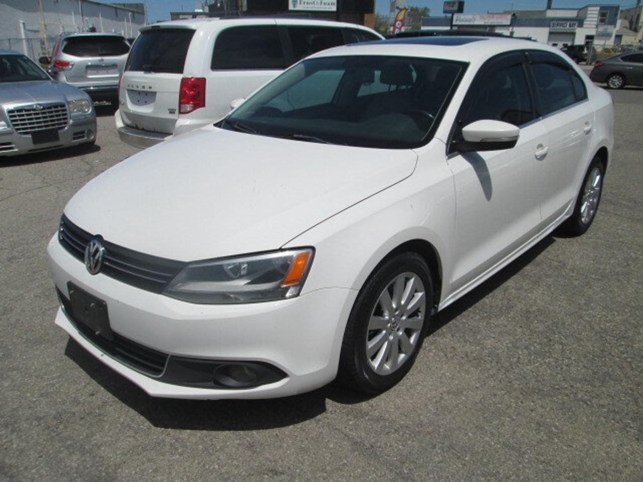 2012 Volkswagen Jetta 4dr 2.5L Auto Highline, Leather, Sunroof