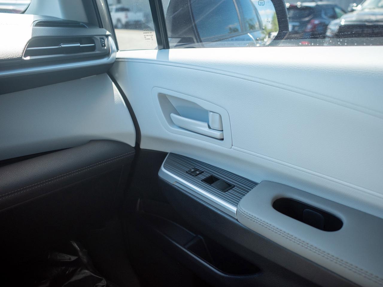 2026 Toyota Sienna - Turn Signal Mirrors   Cross-Traffic Alert Photo