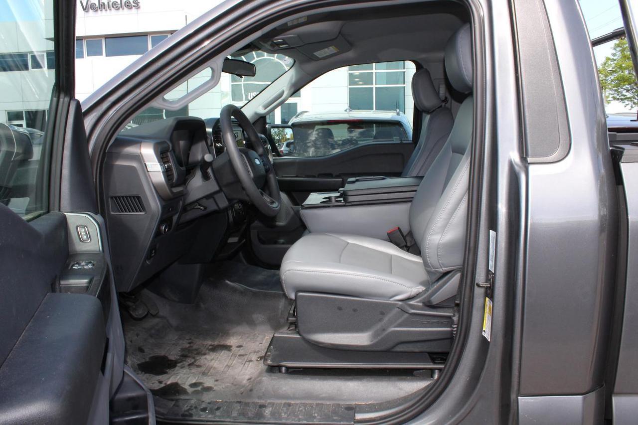 2025 Ford F-150 F150 Xl  SiriusXM BkpCam SideSteps LightBar Photo