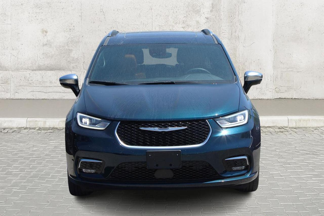 2023 Chrysler Pacifica Hybrid Pinnacle  Gps SiriusXM Moonroof BkpCam ParkingSens Photo