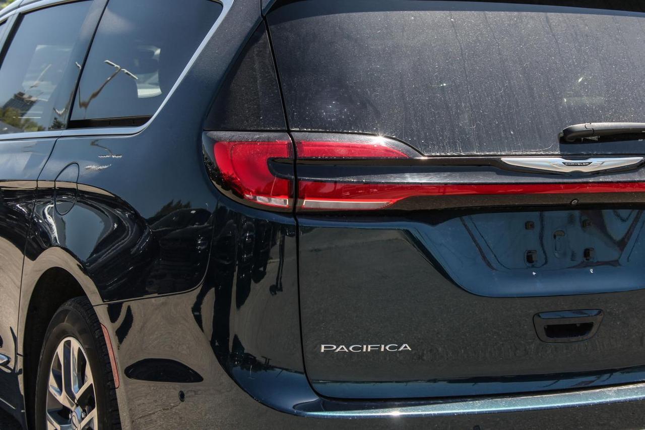 2023 Chrysler Pacifica Hybrid Pinnacle  Gps SiriusXM Moonroof BkpCam ParkingSens Photo