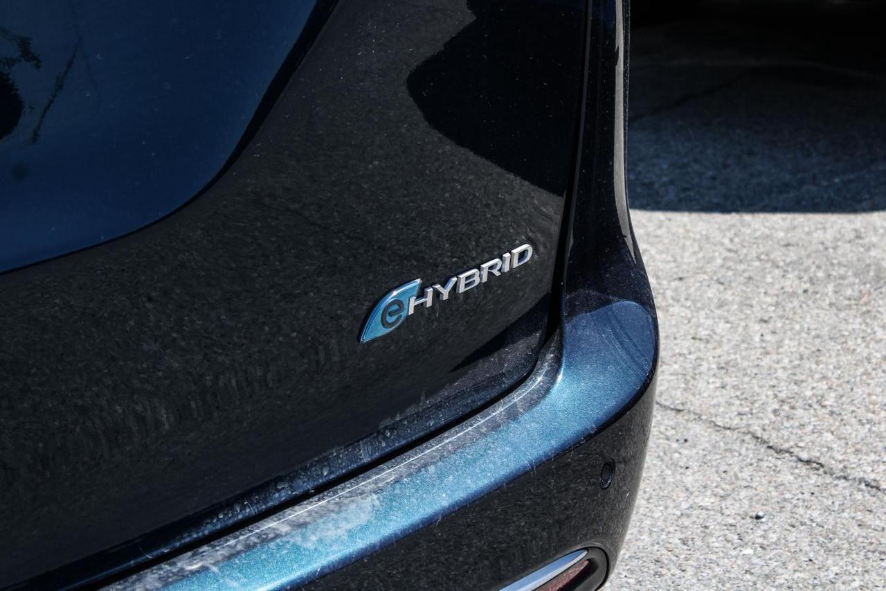 2023 Chrysler Pacifica Hybrid Pinnacle  Gps SiriusXM Moonroof BkpCam ParkingSens Photo