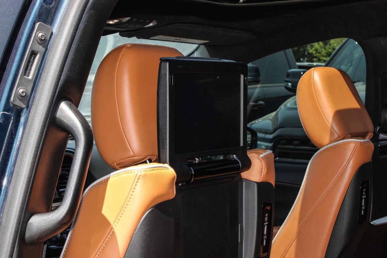 2023 Chrysler Pacifica Hybrid Pinnacle  Gps SiriusXM Moonroof BkpCam ParkingSens Photo
