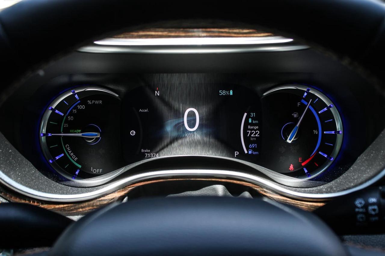 2023 Chrysler Pacifica Hybrid Pinnacle  Gps SiriusXM Moonroof BkpCam ParkingSens Photo