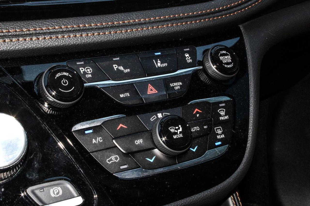 2023 Chrysler Pacifica Hybrid Pinnacle  Gps SiriusXM Moonroof BkpCam ParkingSens Photo