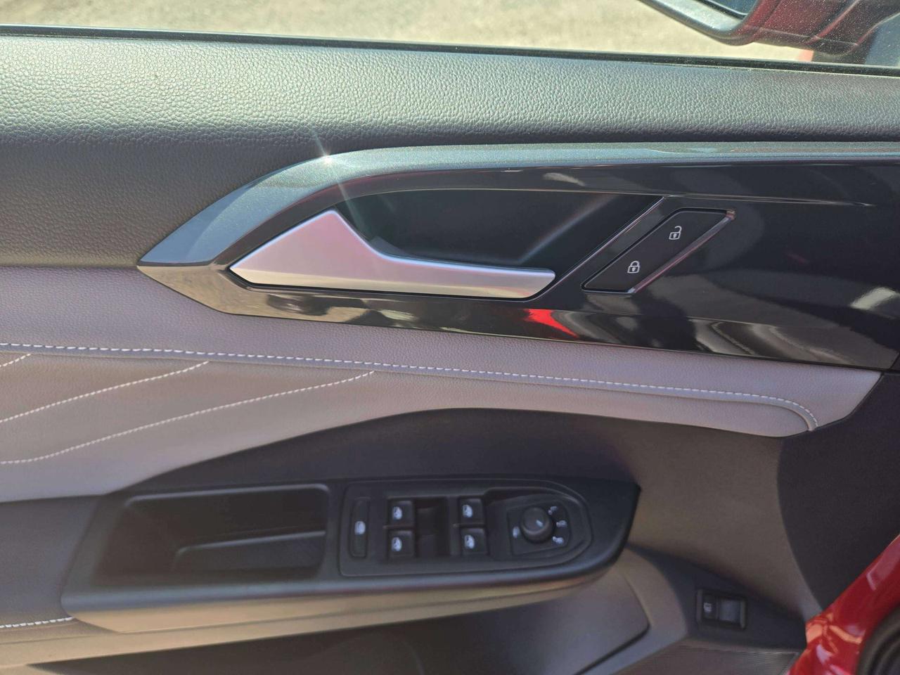 2024 Volkswagen Taos Highline Photo