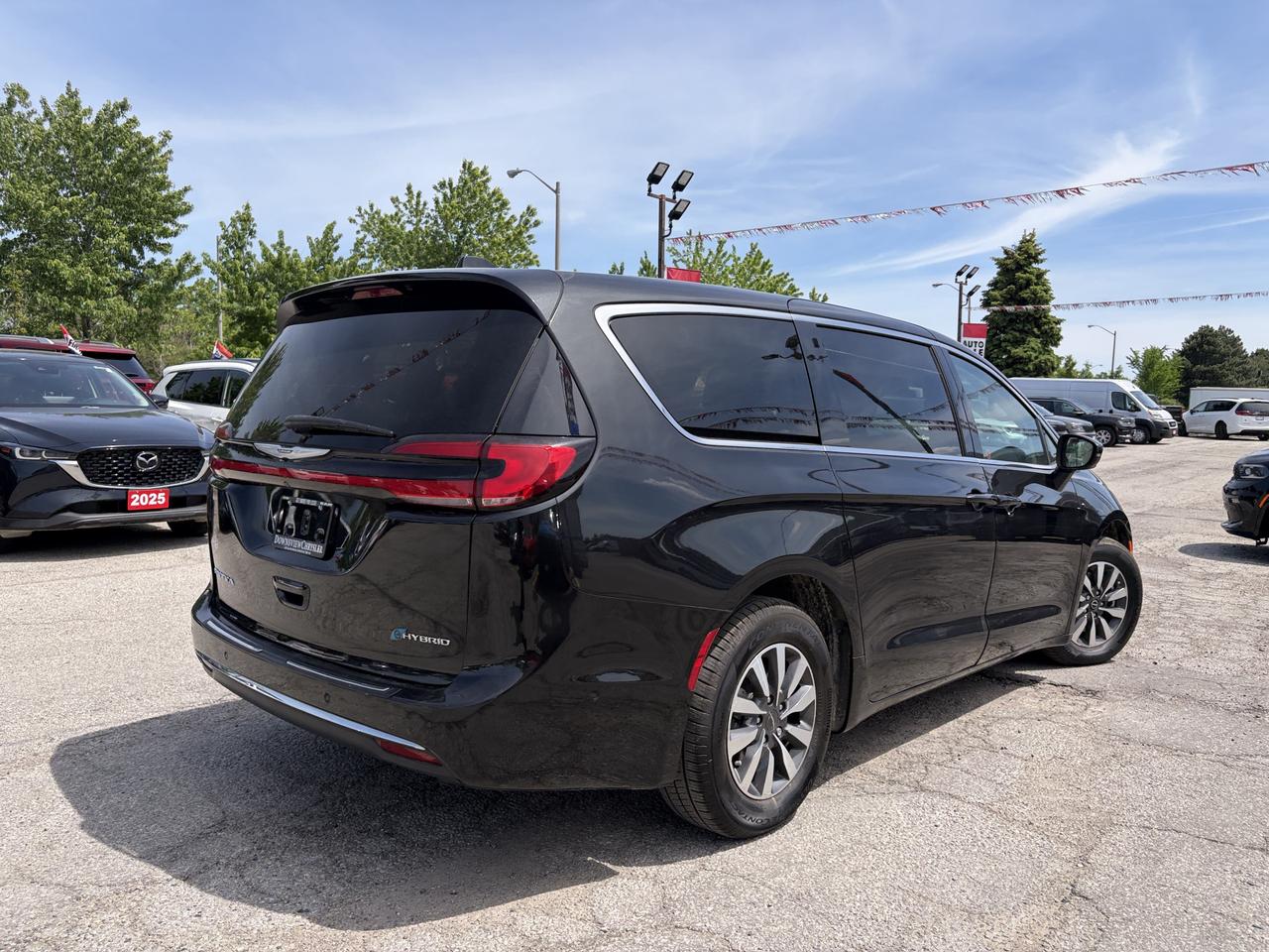 2023 Chrysler Pacifica Touring L Photo
