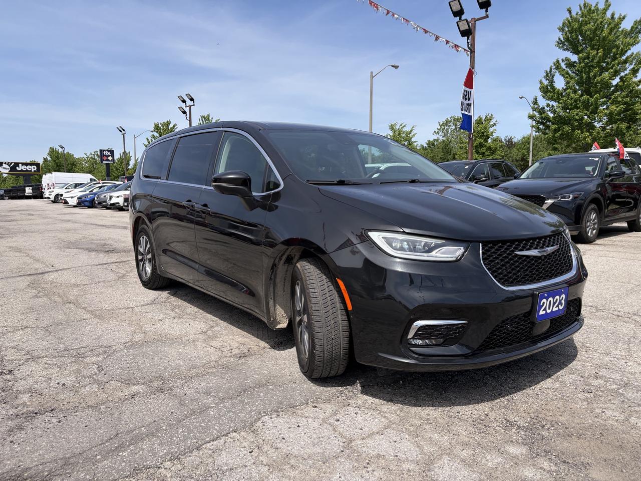 2023 Chrysler Pacifica Touring L Photo