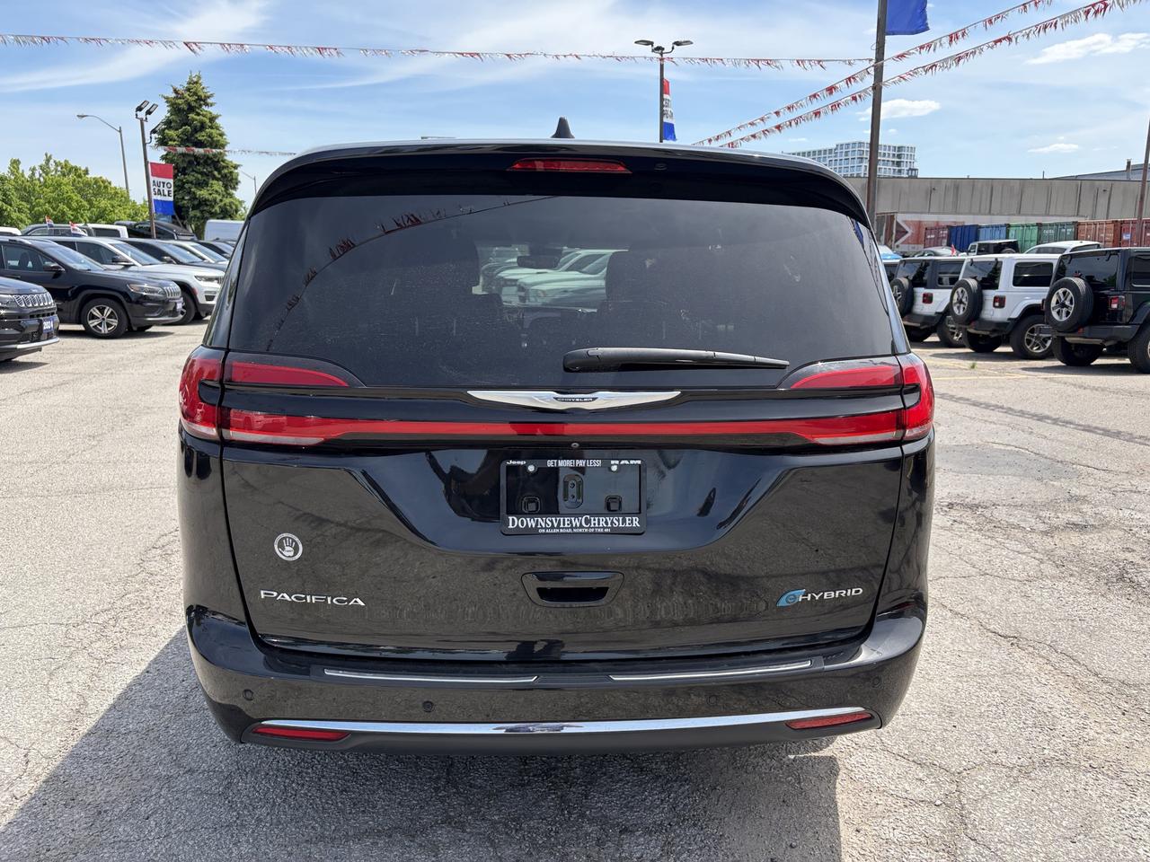 2023 Chrysler Pacifica Touring L Photo