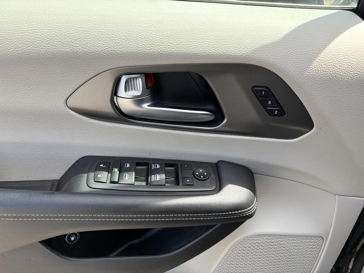 2023 Chrysler Pacifica Touring L Photo