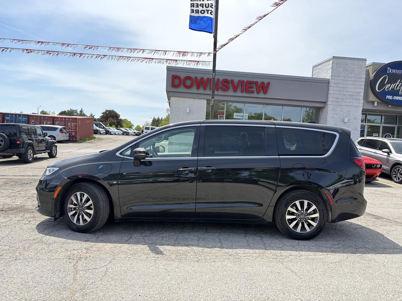 2023 Chrysler Pacifica Touring L Photo