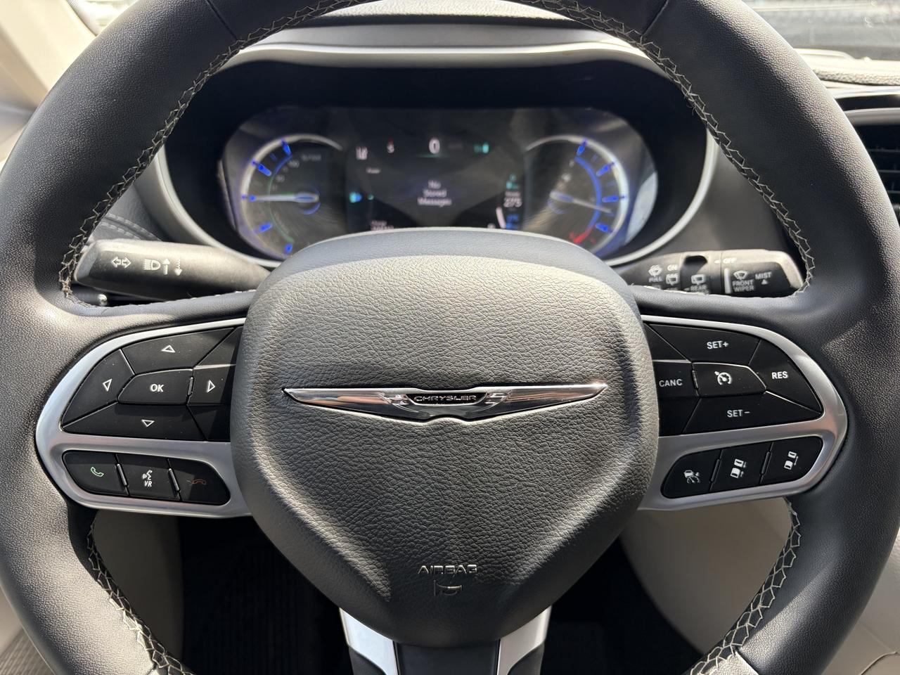 2023 Chrysler Pacifica Touring L Photo
