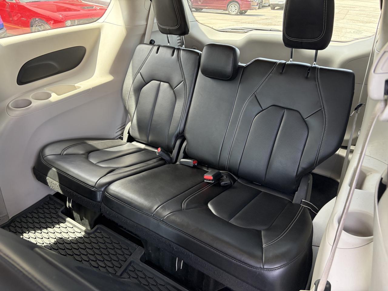2023 Chrysler Pacifica Touring L Photo
