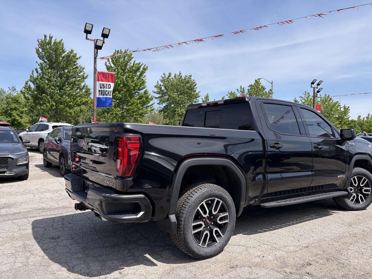 2022 GMC Sierra 1500 AT4, Running Boards, HUD, Lane Keep, Adapt. Cruise Photo