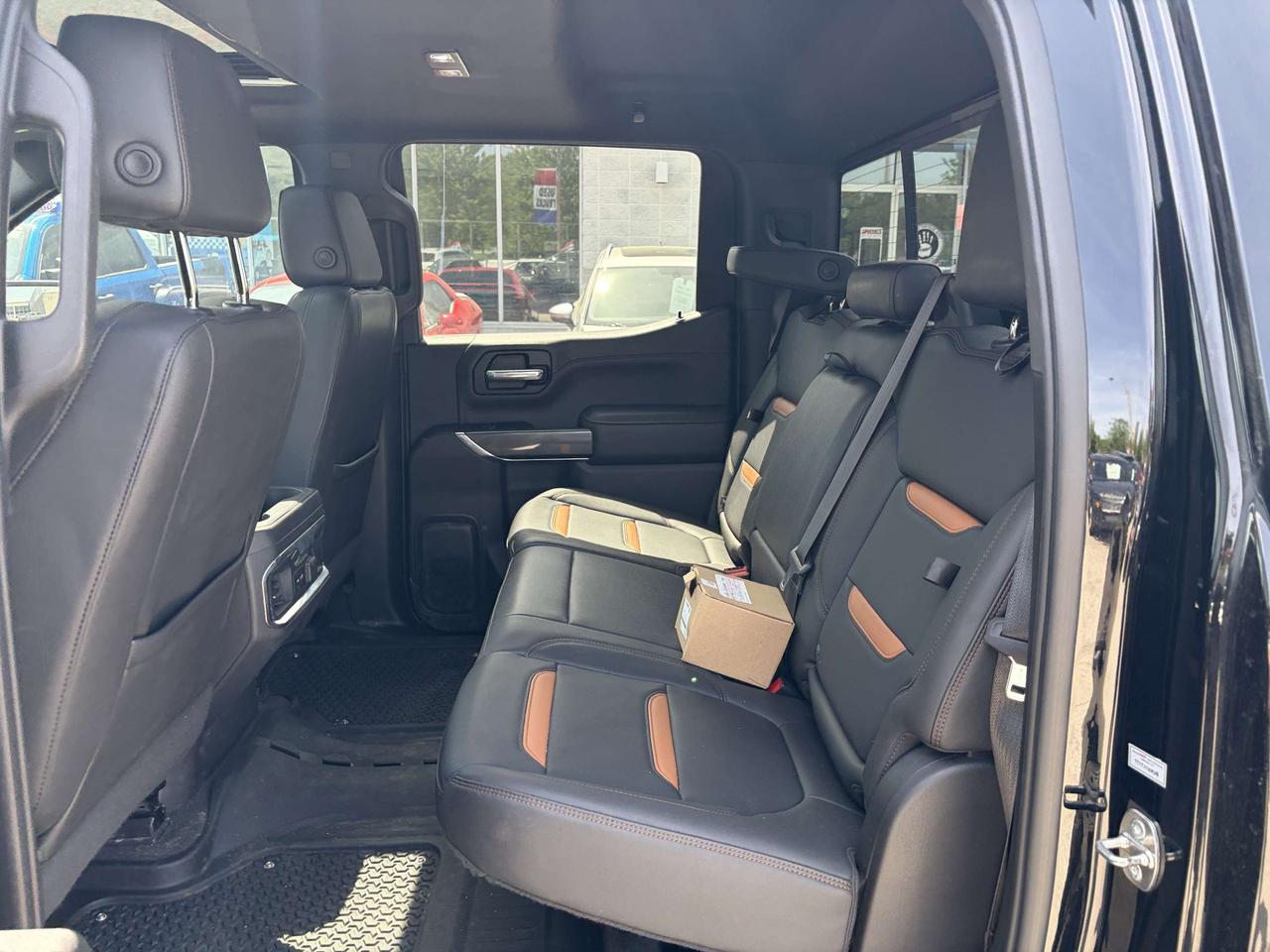 2022 GMC Sierra 1500 AT4, Running Boards, HUD, Lane Keep, Adapt. Cruise Photo