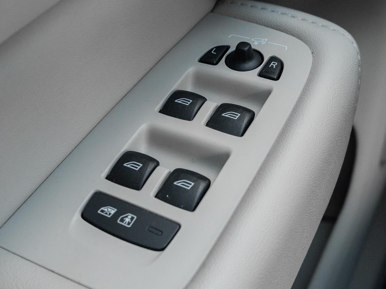 2024 Volvo XC60 B5 AWD PLUS  OFF LEASE  NO ACCIDENTS  CPO Photo