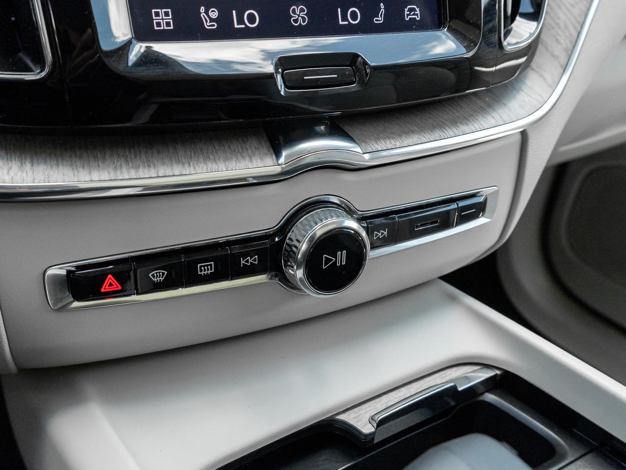 2024 Volvo XC60 B5 AWD PLUS  OFF LEASE  NO ACCIDENTS  CPO Photo
