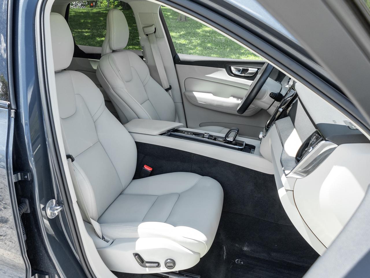 2024 Volvo XC60 B5 AWD PLUS  OFF LEASE  NO ACCIDENTS  CPO Photo