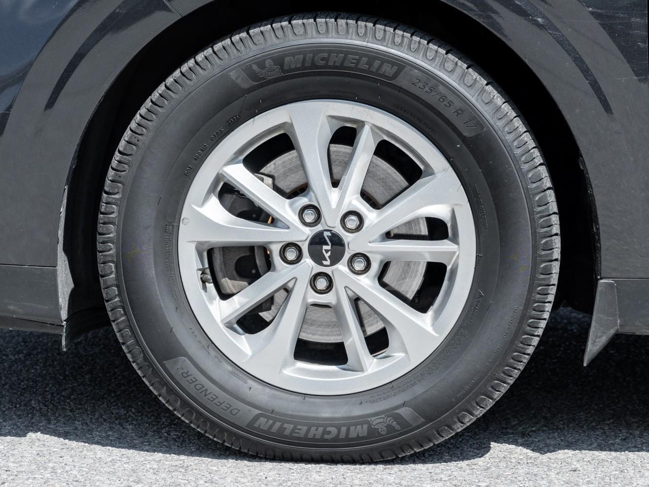 2022 Kia Carnival LX Passenger Van Photo