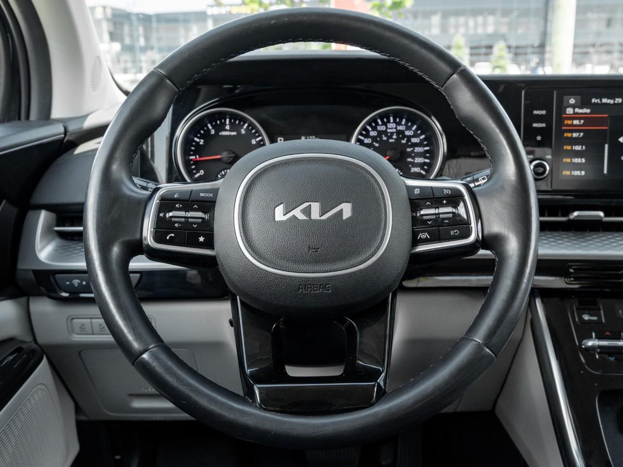 2022 Kia Carnival LX Passenger Van Photo