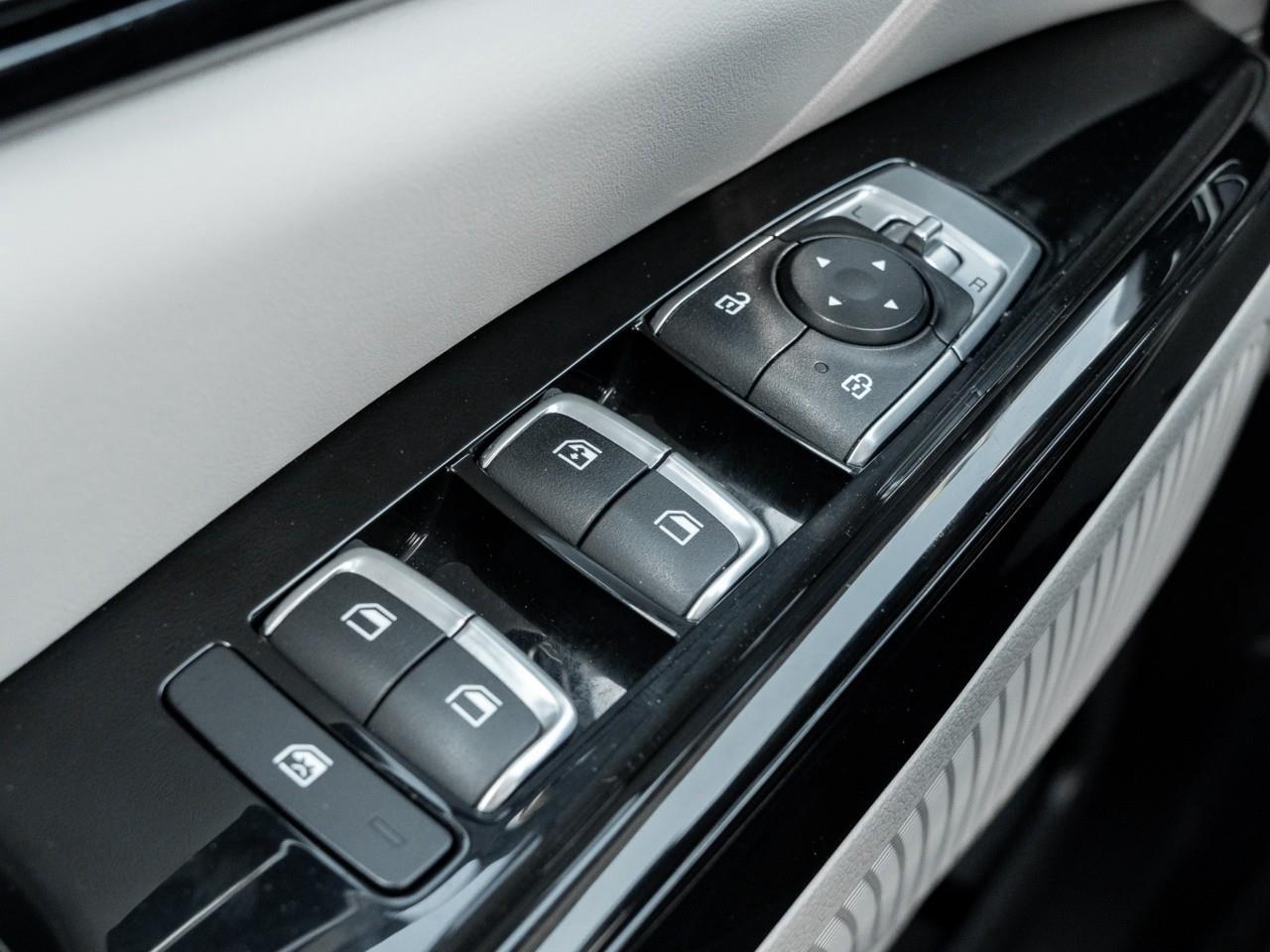2022 Kia Carnival LX Passenger Van Photo