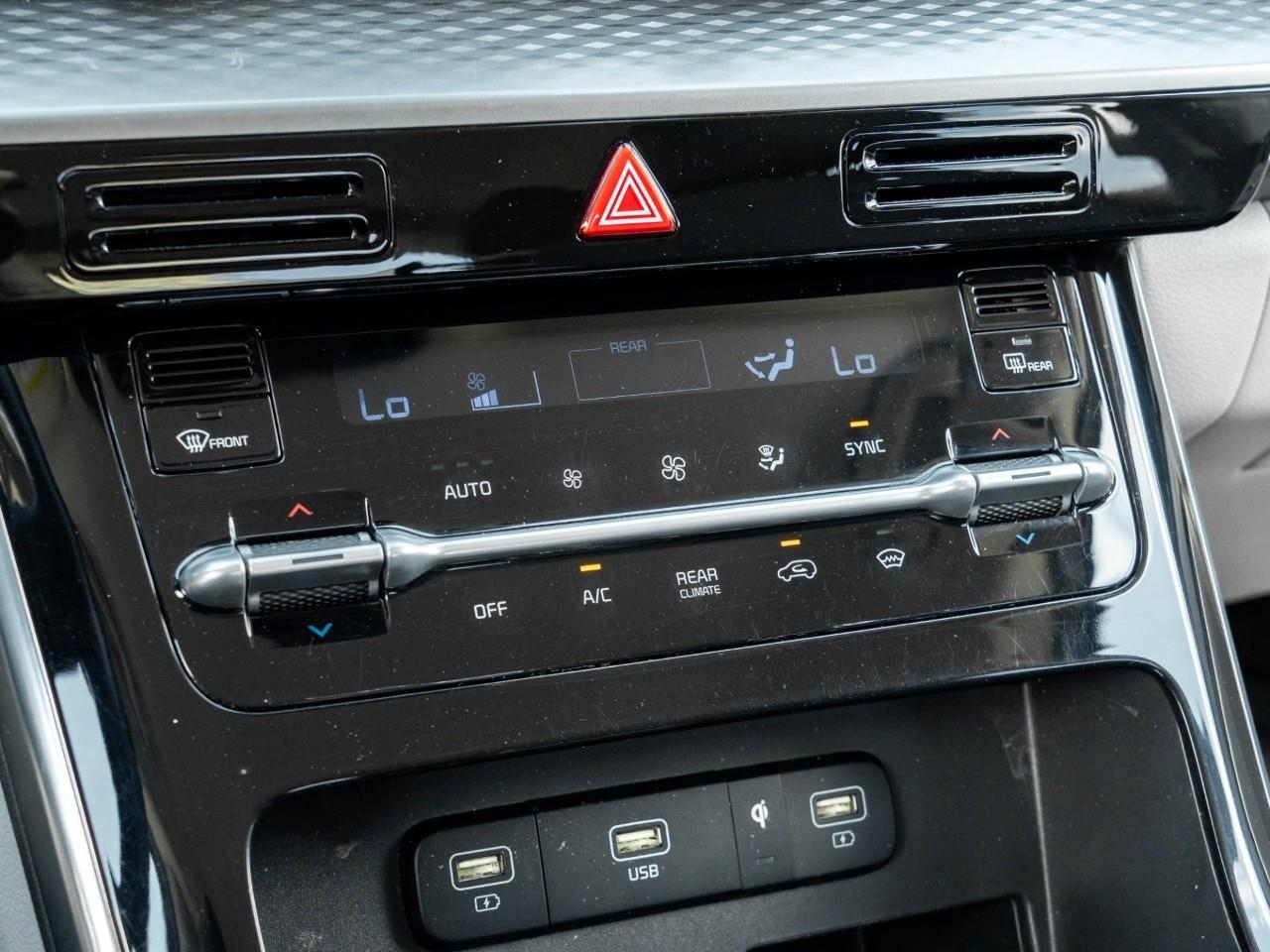 2022 Kia Carnival LX Passenger Van Photo