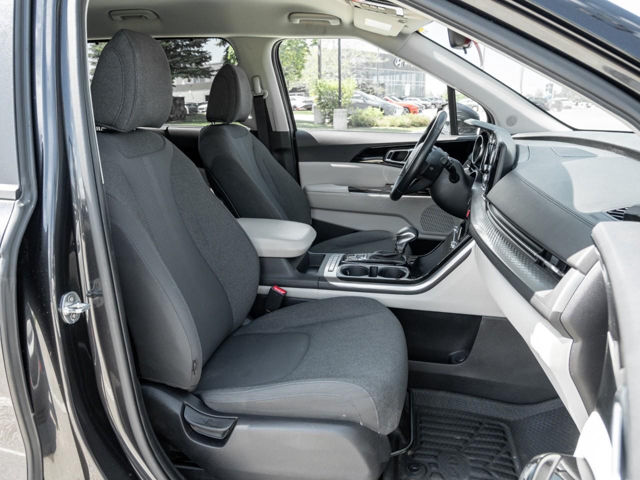 2022 Kia Carnival LX Passenger Van Photo
