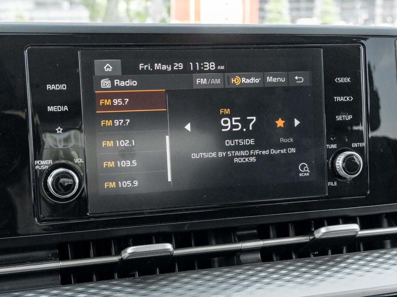 2022 Kia Carnival LX Passenger Van Photo