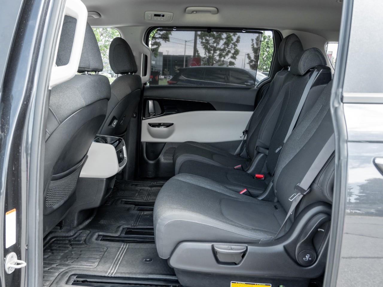 2022 Kia Carnival LX Passenger Van Photo