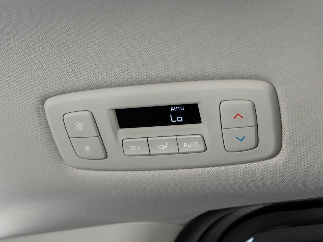 2022 Kia Carnival LX Passenger Van Photo