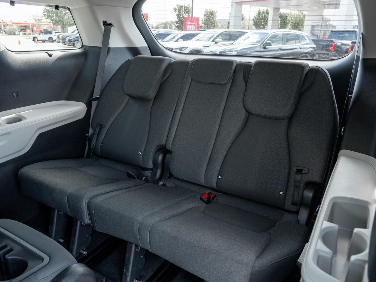 2022 Kia Carnival LX Passenger Van Photo